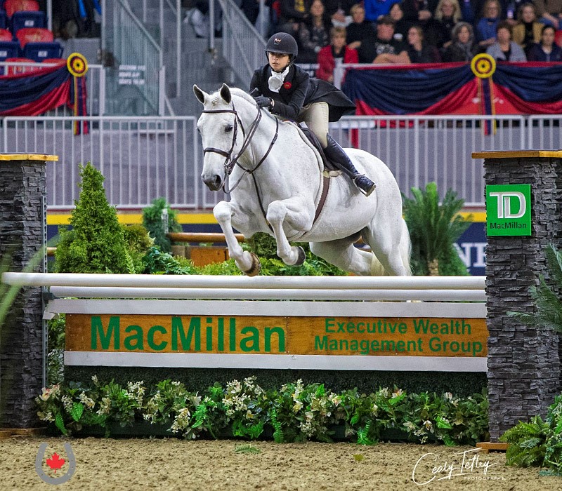 Isabelle Lapierre Defends Title in Canadian Hunter Derby National Championship